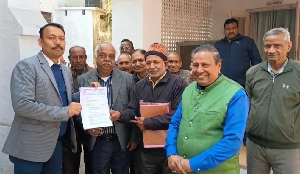 ईपीएस-95 पेंशनर्स ने चार सूत्रीय मांगों को लेकर सौंपा ज्ञापन